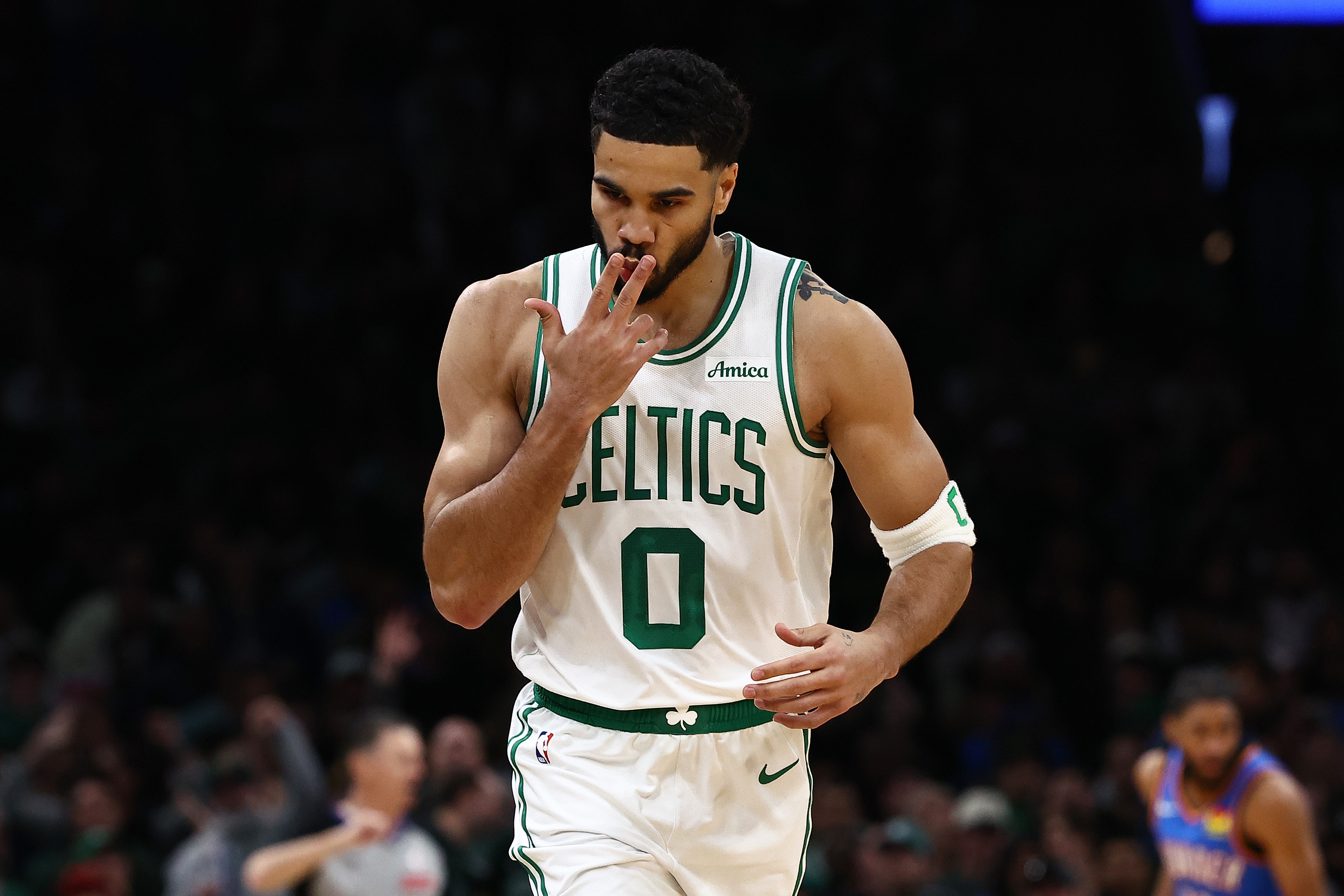 阿努诺比七记三分轰31分 力压杜兰特贝恩当选单日最佳