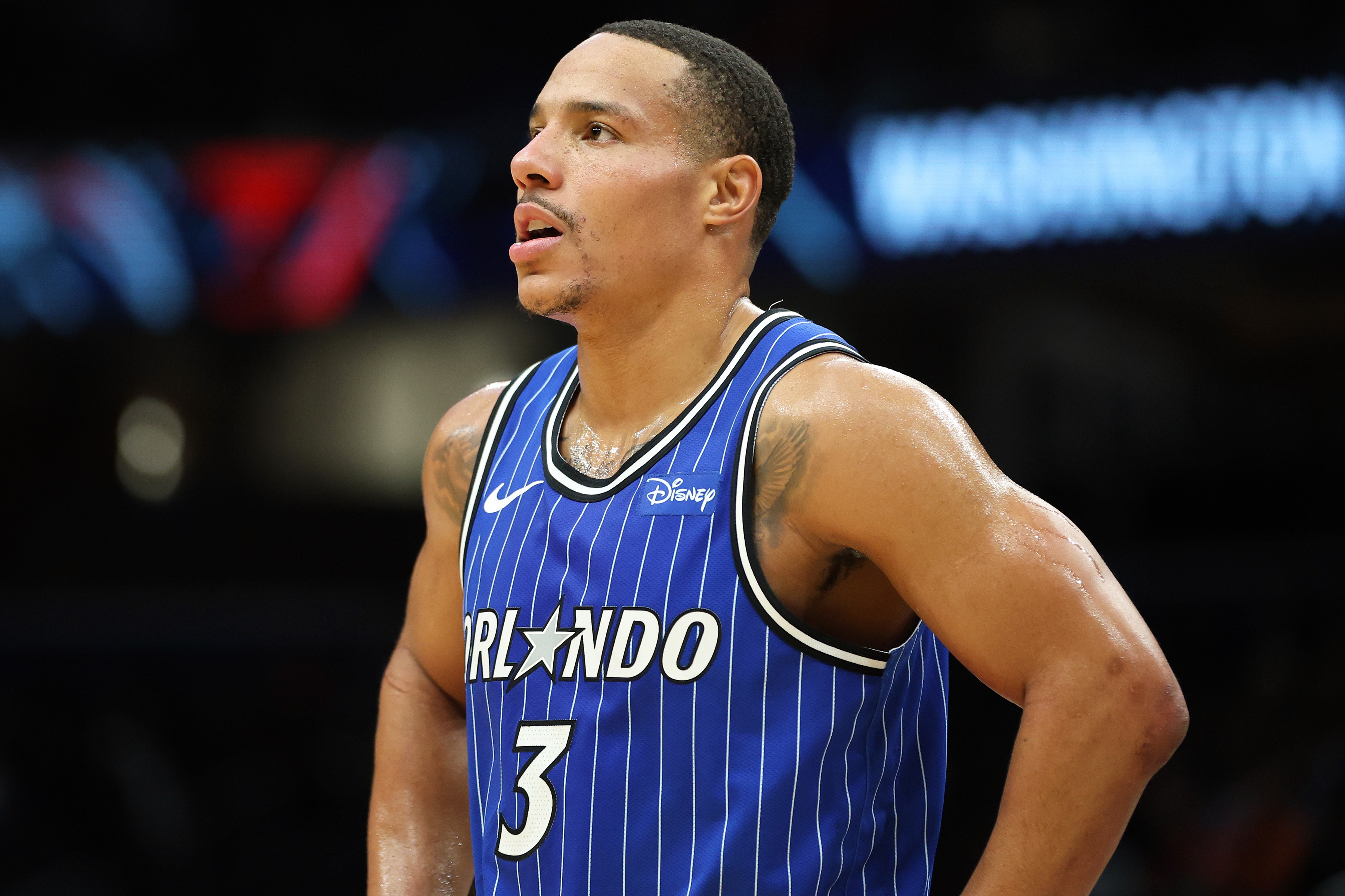 阿努诺比七记三分轰31分 力压杜兰特贝恩当选单日最佳