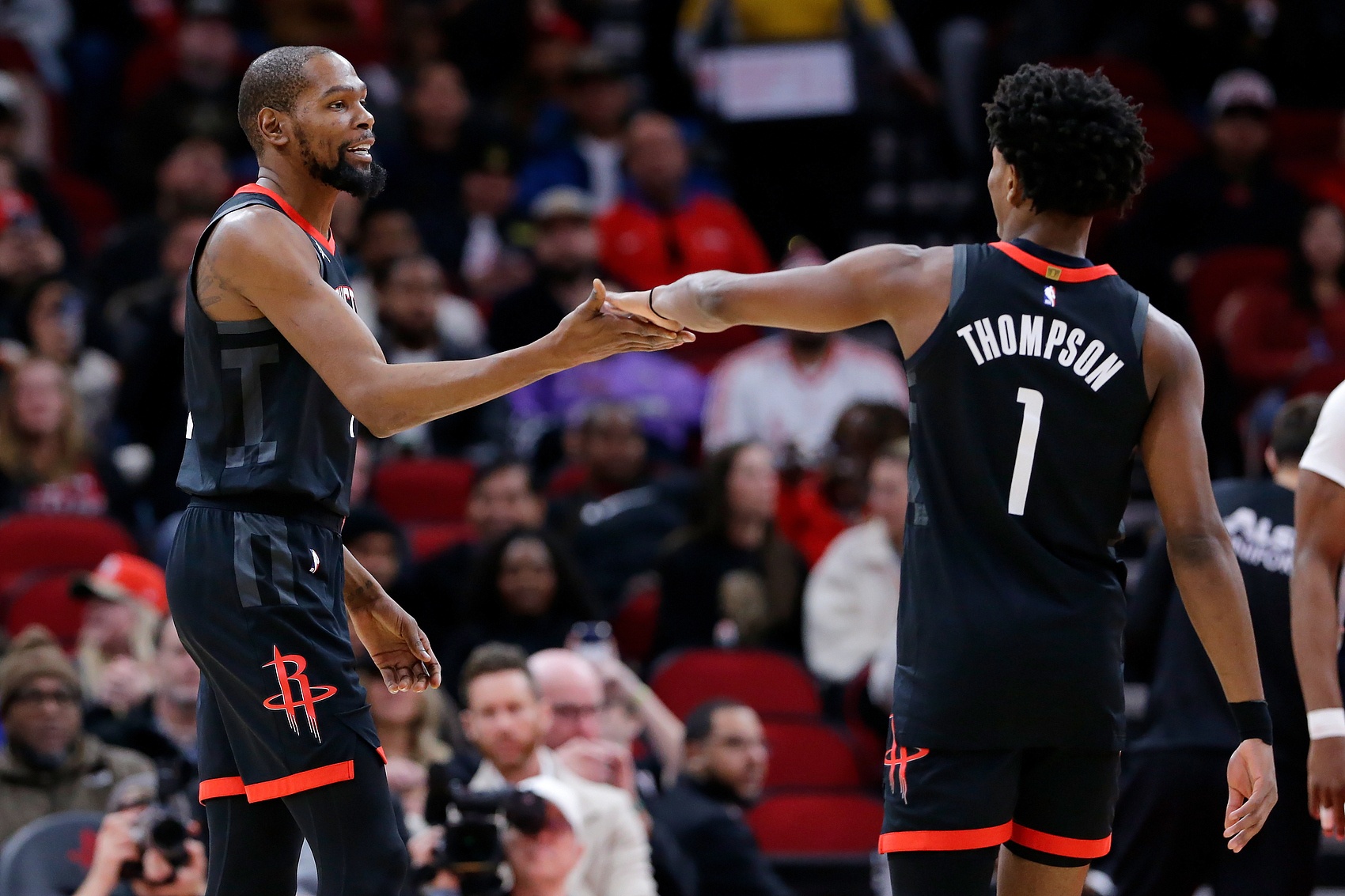 杜兰特评阿门汤普森 全面切换位置悄然填满数据栏