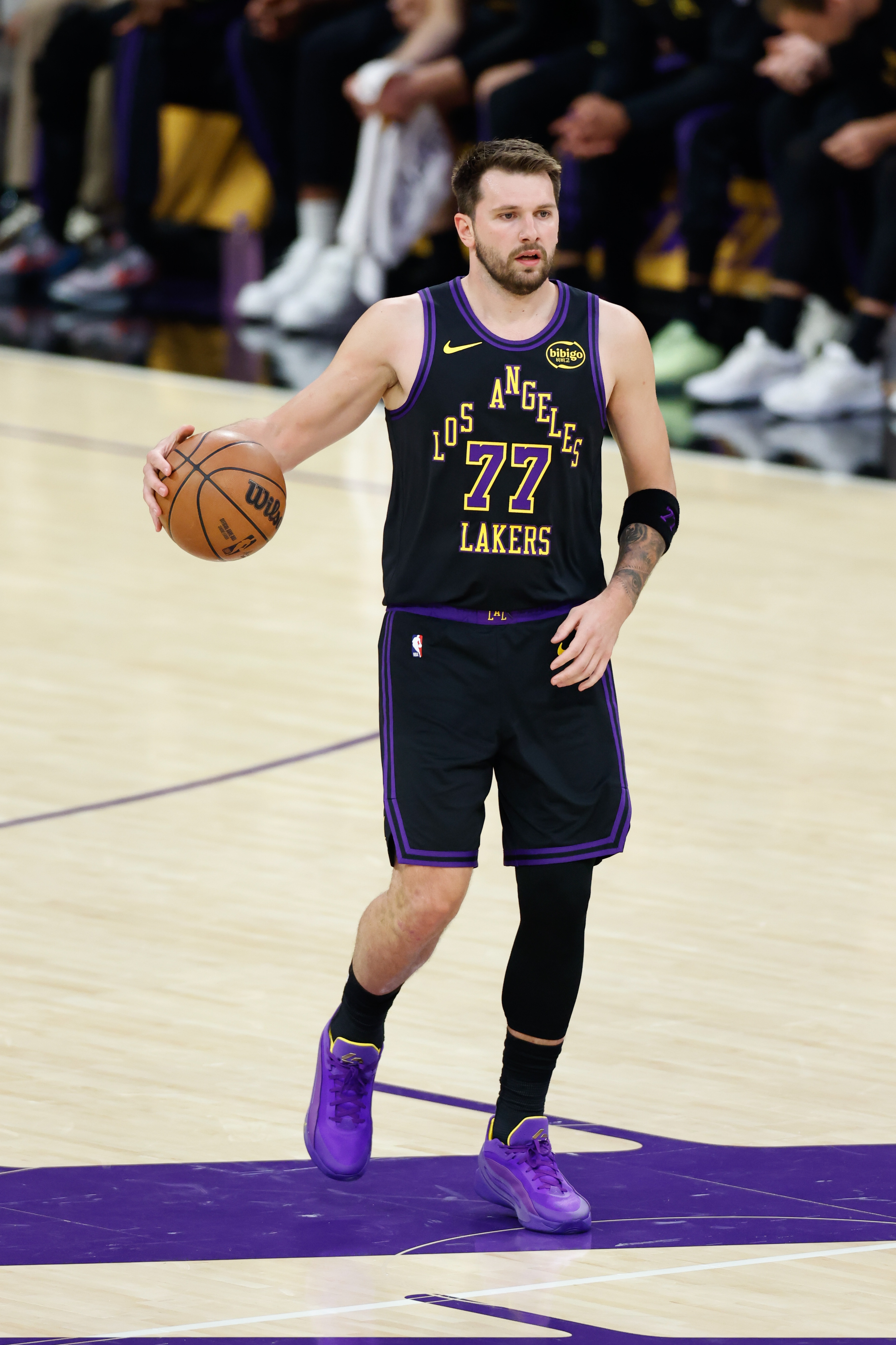 东契奇二级拉伤常规赛报销 湖人惨败雷霆后迎伤病潮 东契奇二级拉伤常规赛报销 湖人惨败雷霆后迎伤病潮