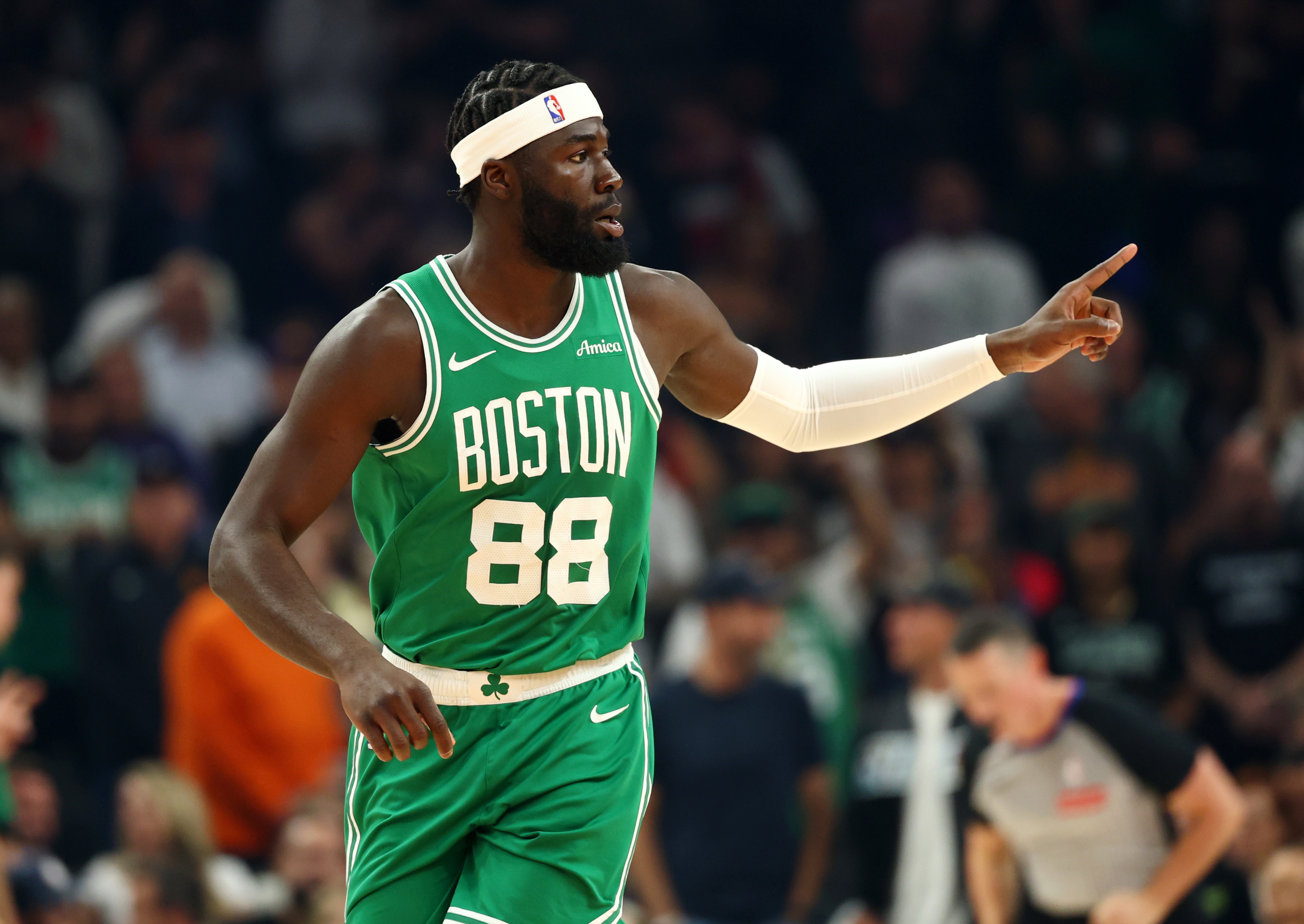 奎塔千板里程碑 绿军客场大胜雄鹿