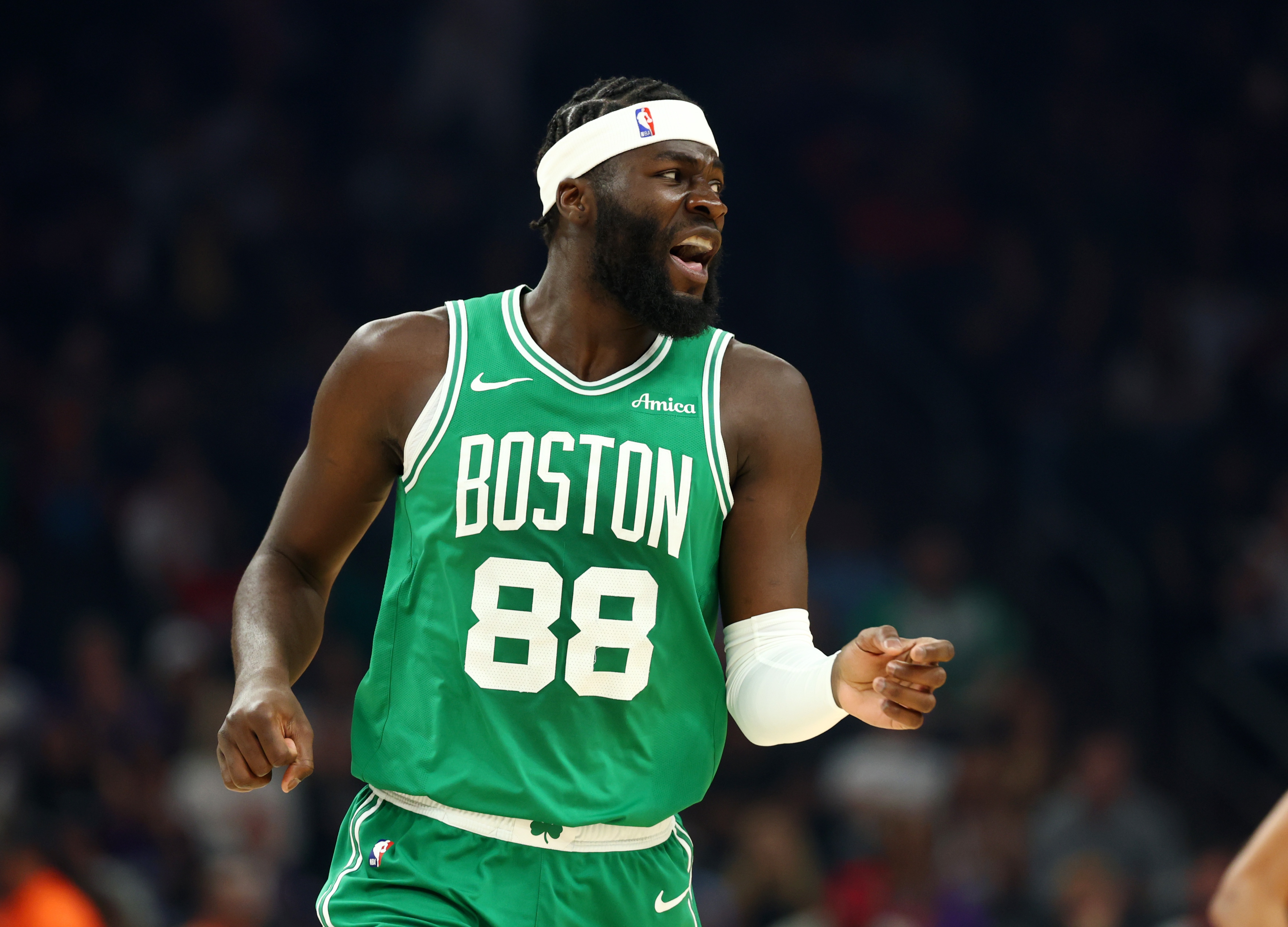 奎塔首节统治攻防 单节13+6+3帽打崩雄鹿