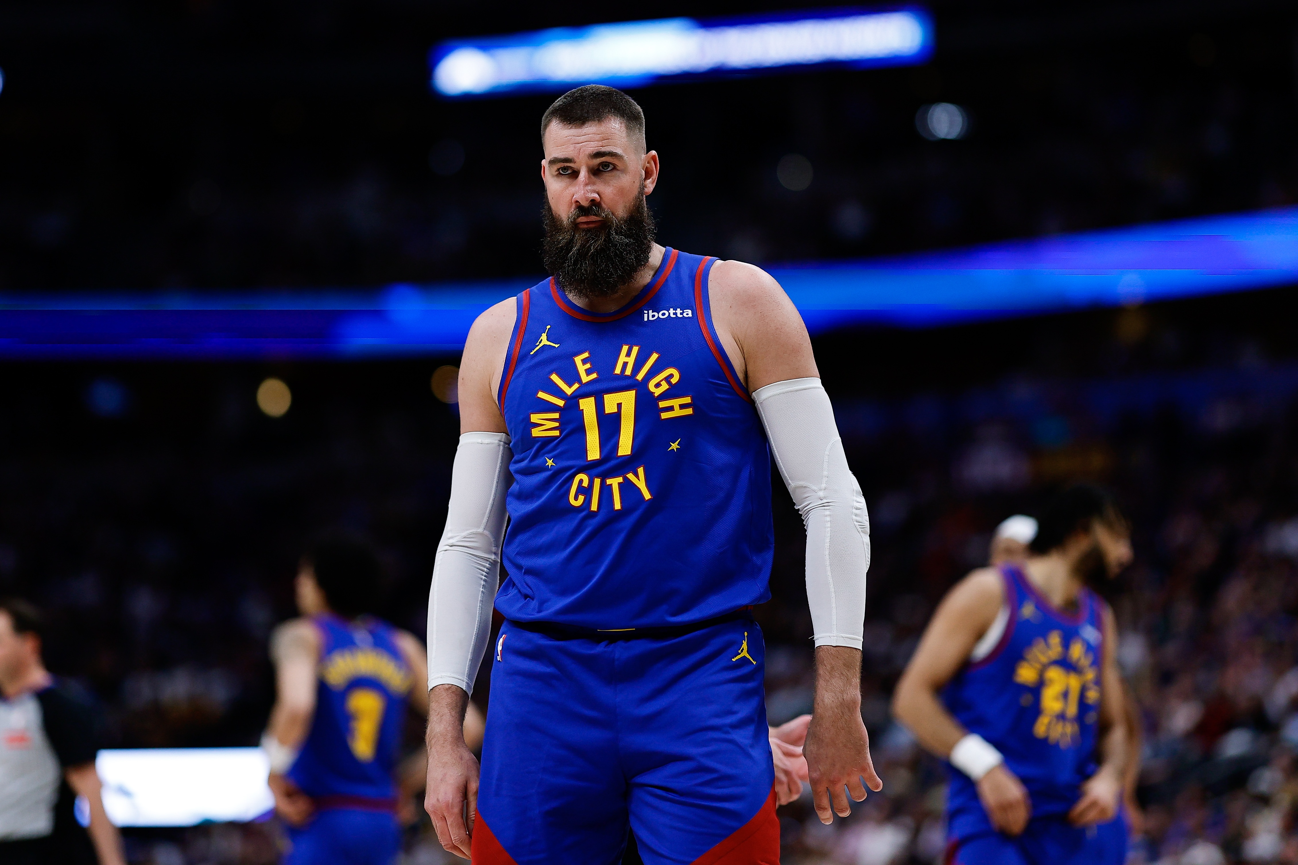 瓦兰丘纳斯出场时间创生涯新低 阿德尔曼直言其理应生气