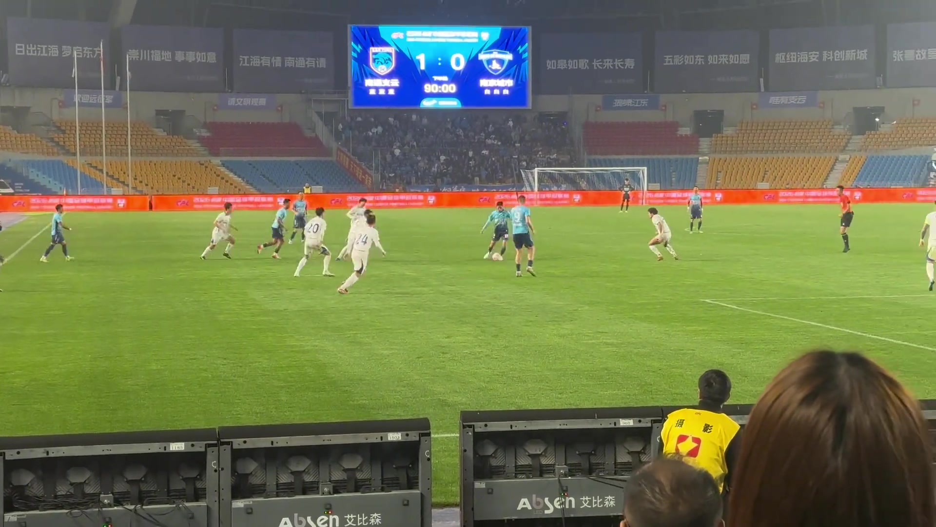 中甲江苏德比补时失控 南通外援挑衅笑领红牌 两队各罚下一人