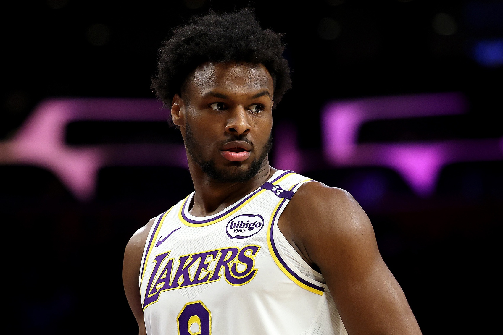 两年前今日布朗尼宣布参选 保留大学资格成关键伏笔