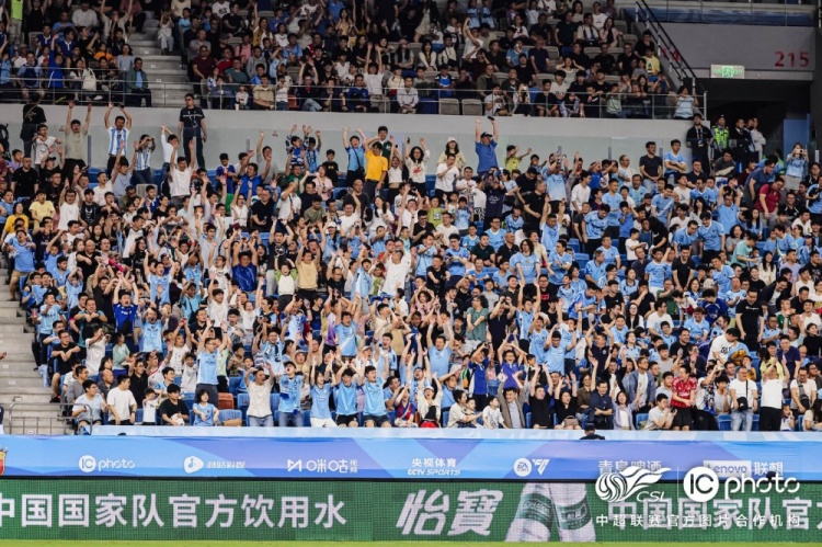 主场球迷助威成关键变量 赛后致谢强调第十二人作用 主场球迷助威成关键变量 赛后致谢强调第十二人作用