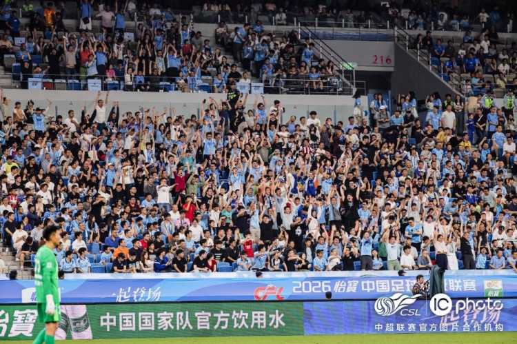 主场球迷助威成关键变量 赛后致谢强调第十二人作用 主场球迷助威成关键变量 赛后致谢强调第十二人作用