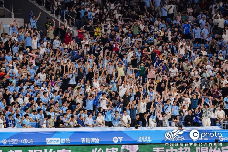 主场球迷助威成关键变量 赛后致谢强调第十二人作用 主场球迷助威成关键变量 赛后致谢强调第十二人作用