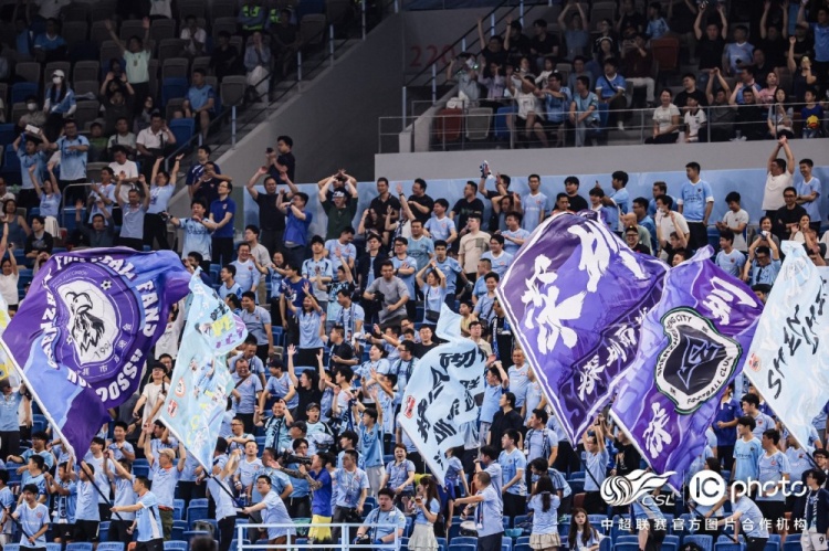 主场球迷助威成关键变量 赛后致谢强调第十二人作用 主场球迷助威成关键变量 赛后致谢强调第十二人作用