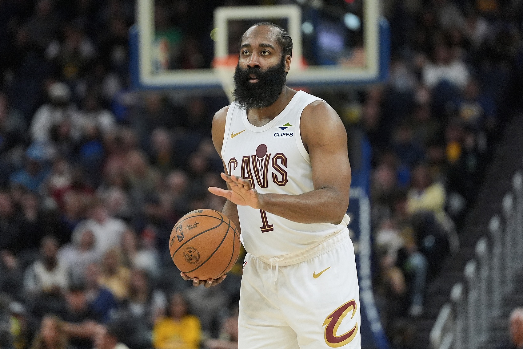 联盟老将集体爆发 詹姆斯准三双库里复出取29分