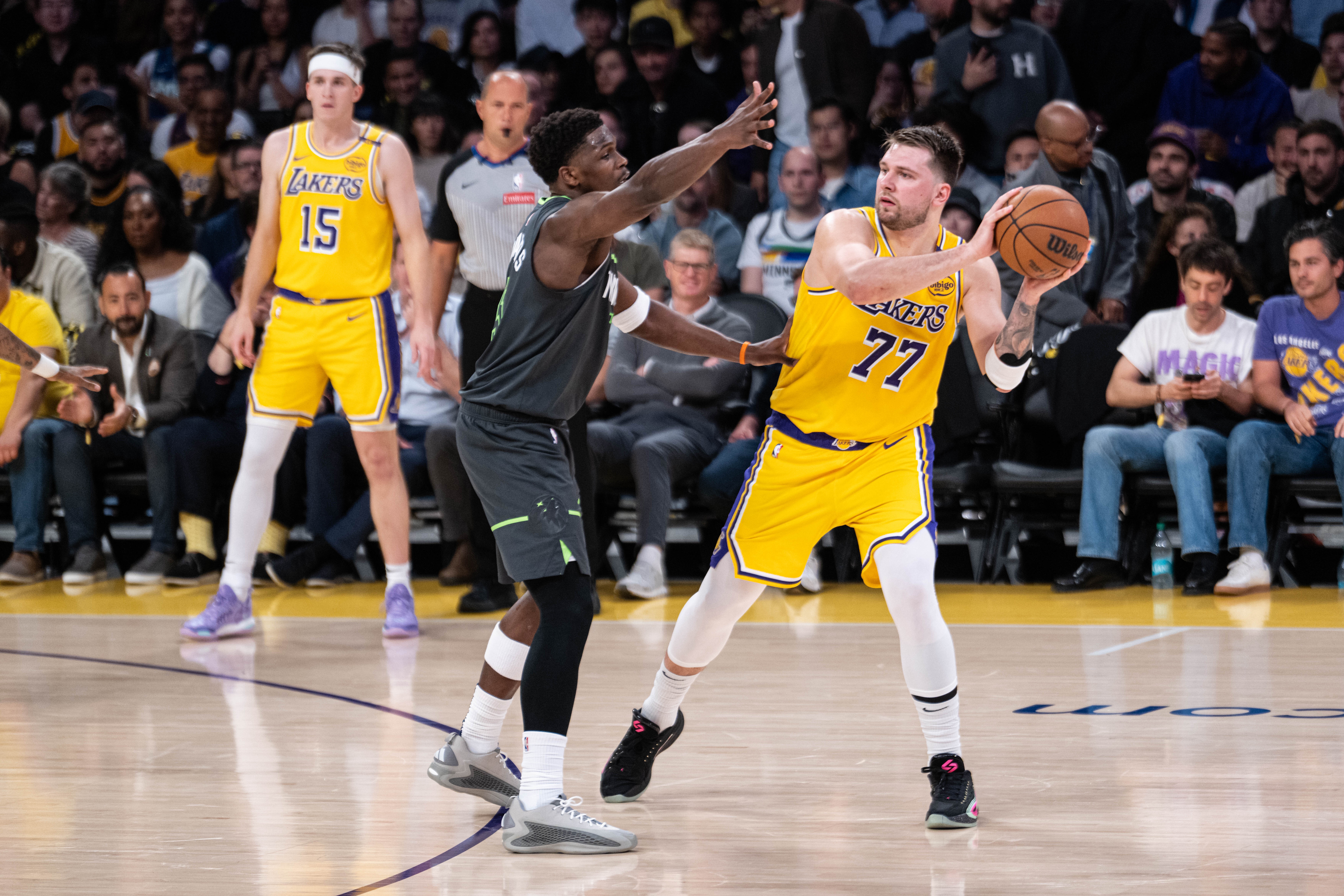 湖人双核伤情更新 里夫斯腹斜肌二级拉伤赛季报销