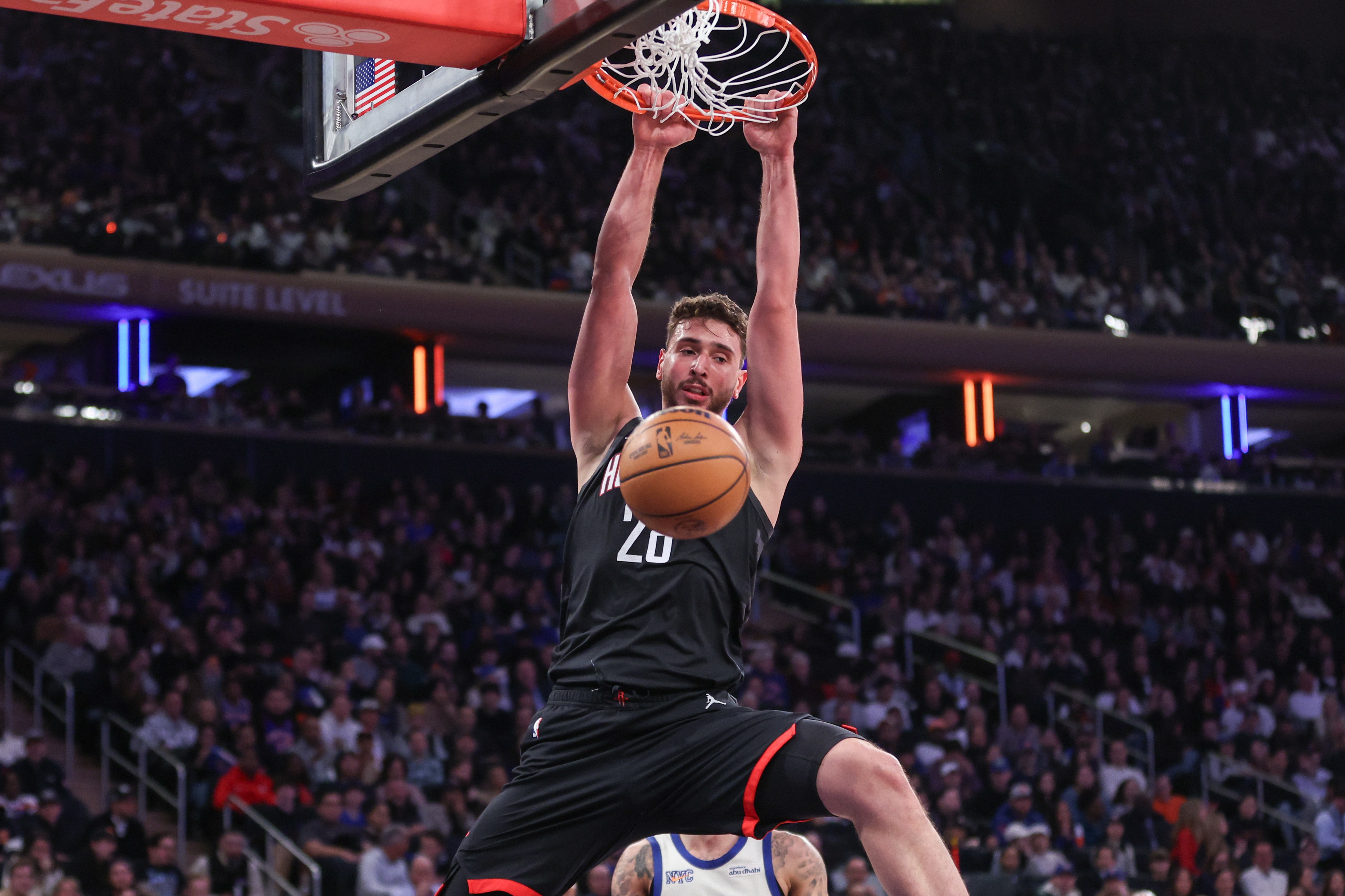 范弗里特直言申京状态决定火箭上限 缺阵期需其扛起内线 范弗里特直言申京状态决定火箭上限 缺阵期需其扛起内线