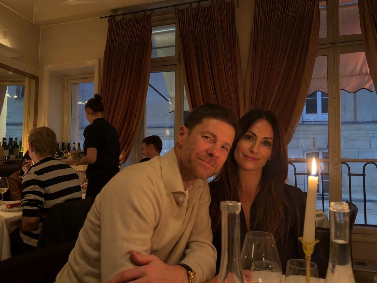 哈维·阿隆索巴黎私享时光 妻子社媒晒烛光晚餐