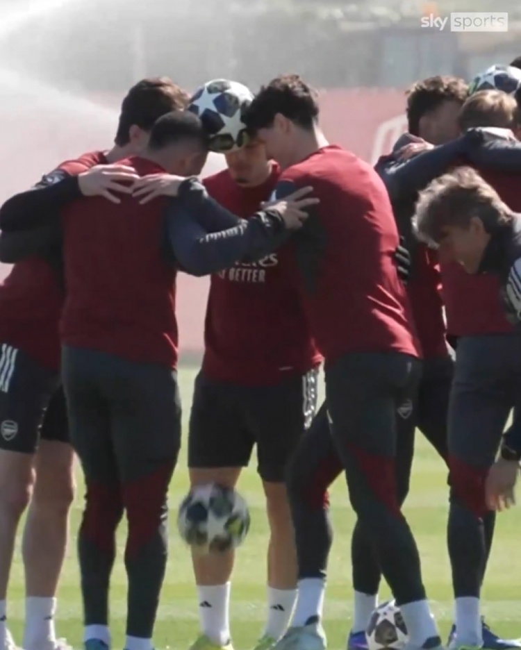 阿森纳训练引入高精度控球新科目 四人协作头顶指抵钢笔完成射桶