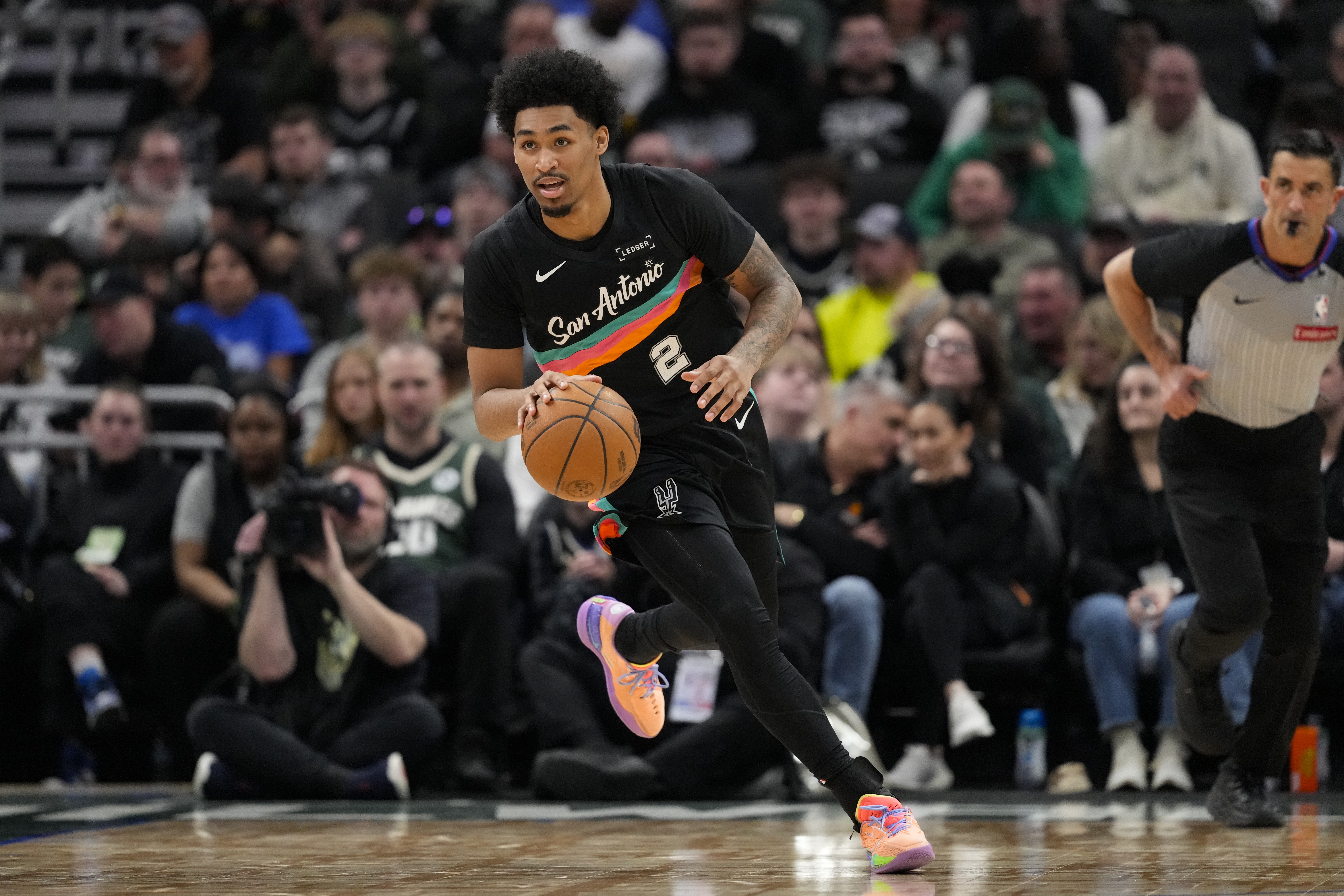 哈珀坦承撞上新秀墙 适应过程助其高效砍17分 哈珀坦承撞上新秀墙 适应过程助其高效砍17分