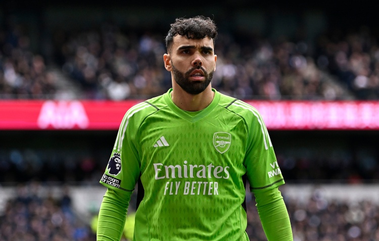 拉亚七场零封领跑欧冠 五扑救力保枪手首回合胜果