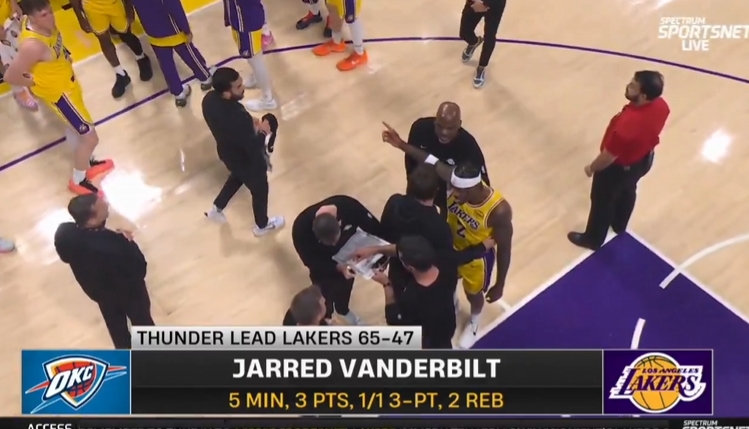 范德彪与雷迪克场边争执遭DNP 赛后未受访离场