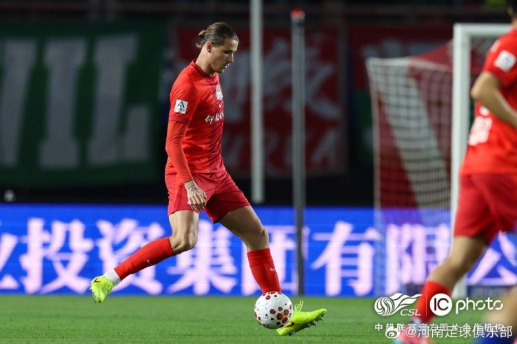 河南主场一球惜败山东 纳萨里奥伤退成转折