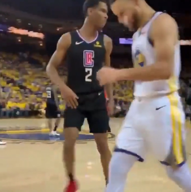 19年西区首轮G2快船31分逆转创纪录 新秀亚历山大对位库里旧照引热议 19年西区首轮G2快船31分逆转创纪录 新秀亚历山大对位库里旧照引热议