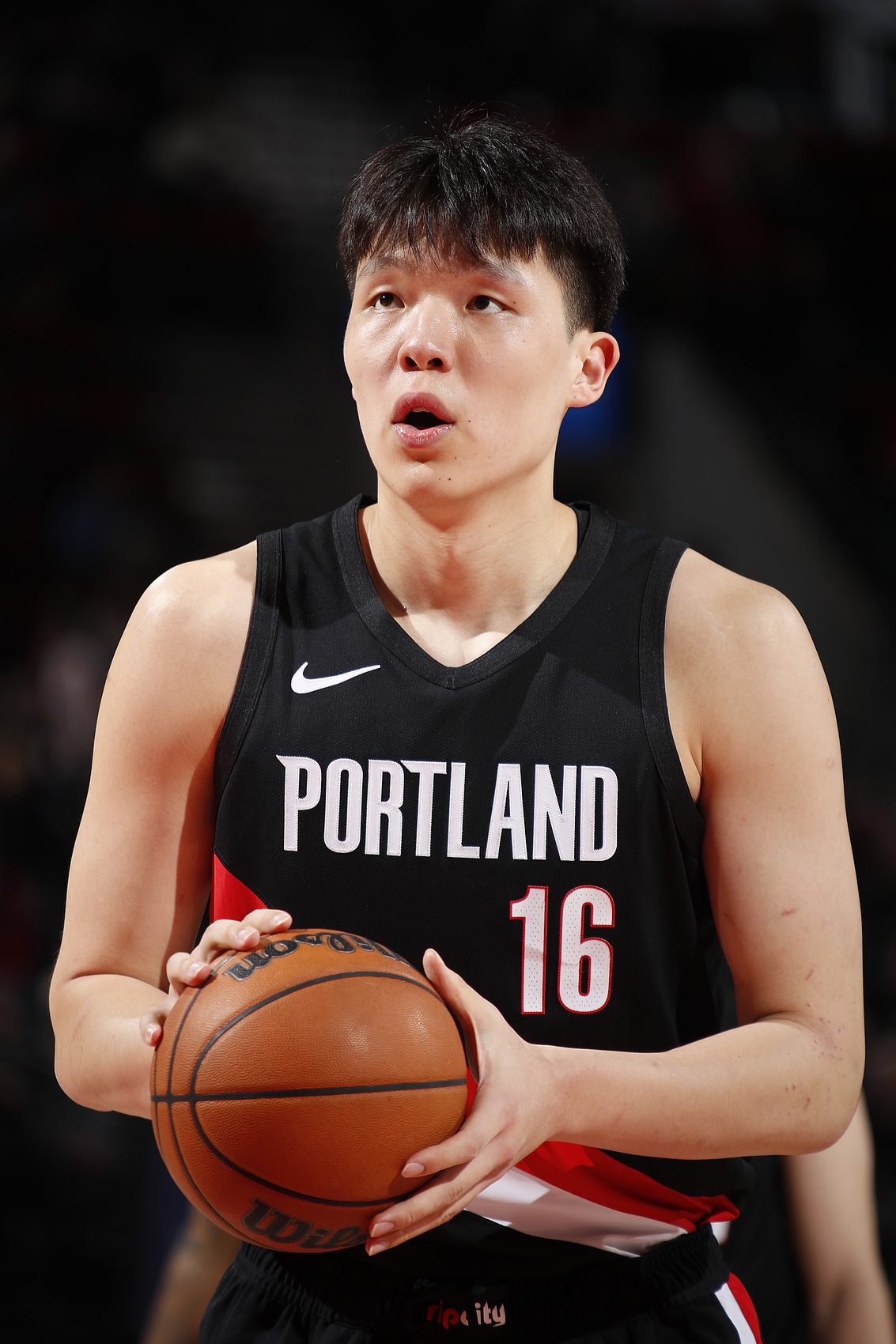 徐静雨评杨瀚森新秀季表现 休赛期训练成关键转折