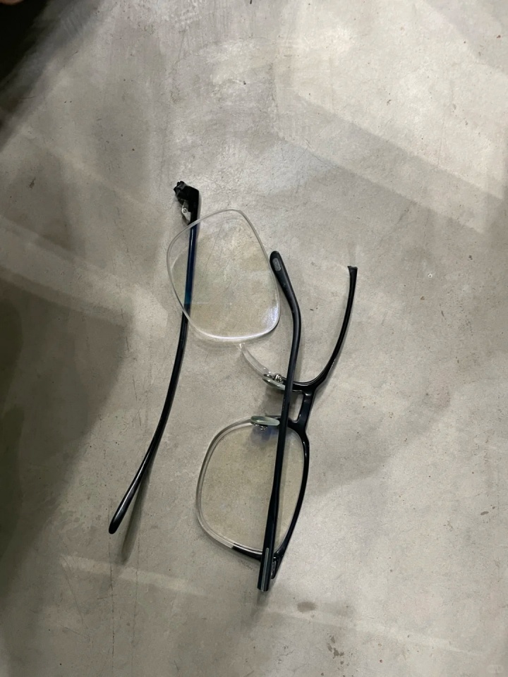 国安球迷看台遭皮球击中眼镜损毁 俱乐部致电安排赠送签名球衣