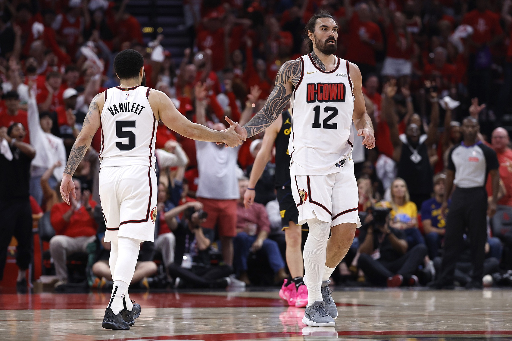 湖人残阵迎战火箭 詹姆斯独木难支杜兰特手握对位优势 湖人残阵迎战火箭 詹姆斯独木难支杜兰特手握对位优势