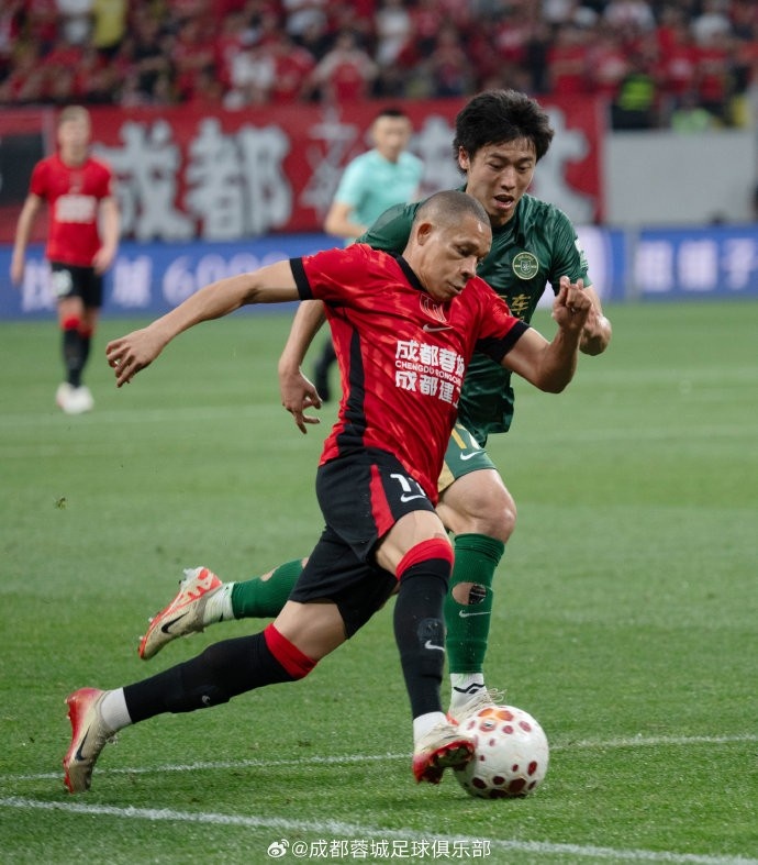 阿洛伊西：席尔瓦破僵后找回节奏 拜合拉木需先看边裁