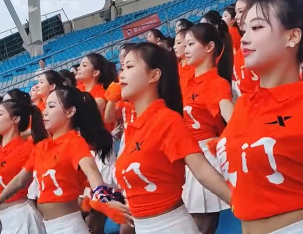 闽超第2轮厦门主场对决漳州 90人啦啦队首秀对阵水仙花