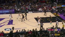 [詹姆斯空接]里夫斯巧妙吊传 詹姆斯空中漫步滑翔单臂飞扣！