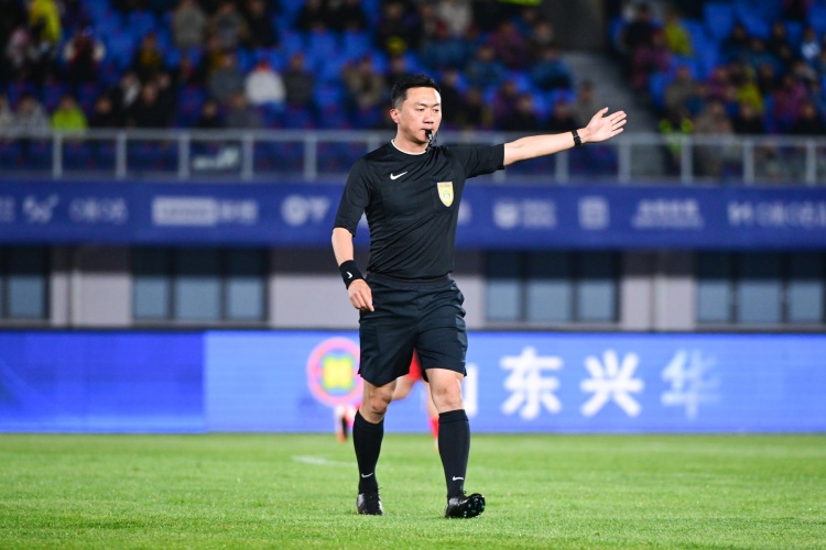 津门虎2-2三镇：于根伟称“百分之百点球”被漏判，补时仅多1分钟