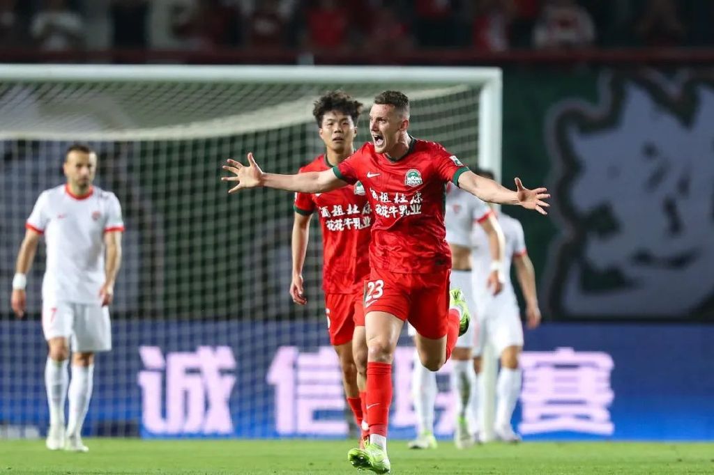 河南主场3-1逆转海牛夺赛季首胜 南基一用人再遭质疑 河南主场3-1逆转海牛夺赛季首胜 南基一用人再遭质疑