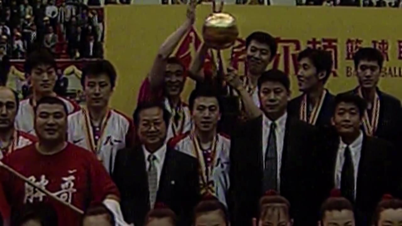 王治郅入选FIBA篮球名人堂 姚明隔空寄语:盼十年后以教练身份再进