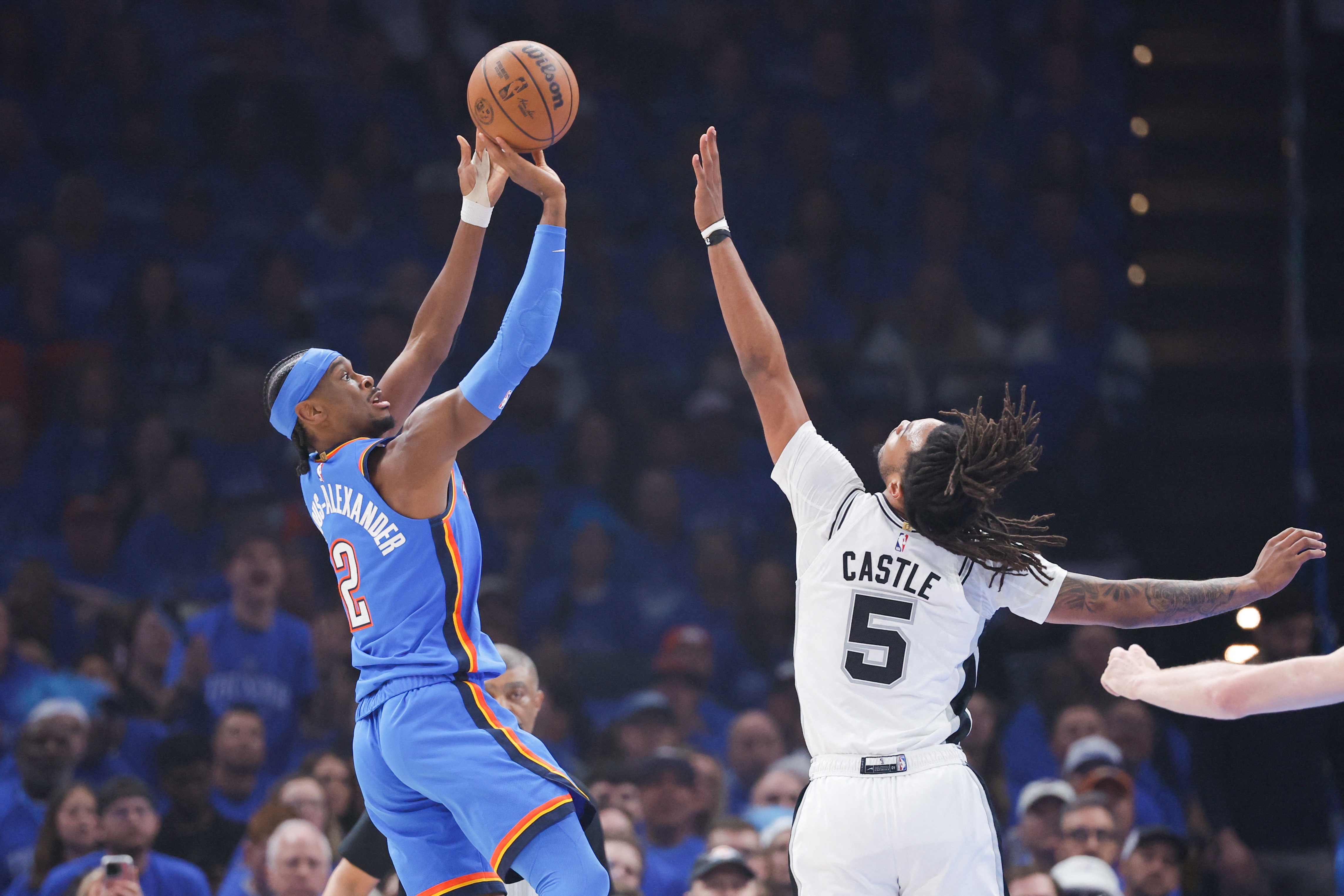 单防亚历山大+掐死射手群:马刺G4防守变阵逼平雷霆 西决天平已倾斜 单防亚历山大+掐死射手群:马刺G4防守变阵逼平雷霆 西决天平已倾斜