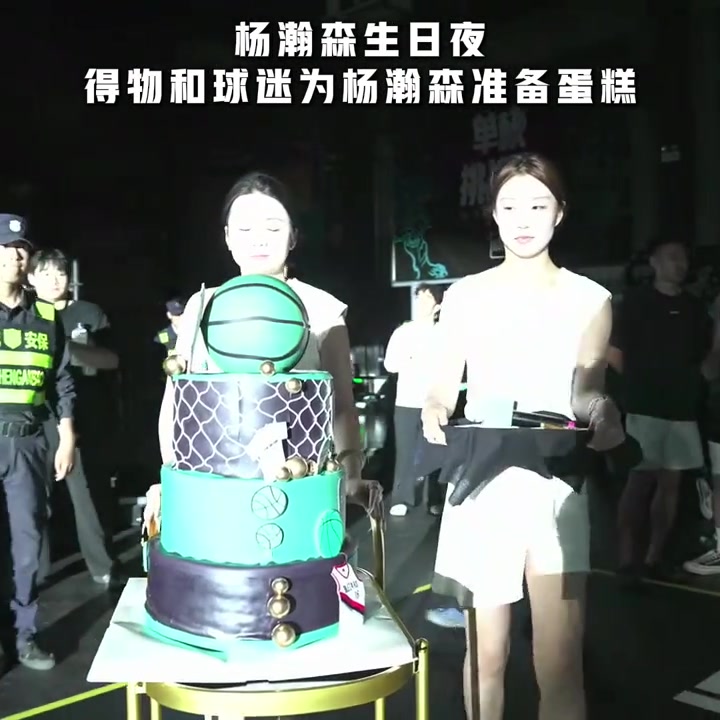杨瀚森生日当天参加街球赛 与威姆斯全英语交流