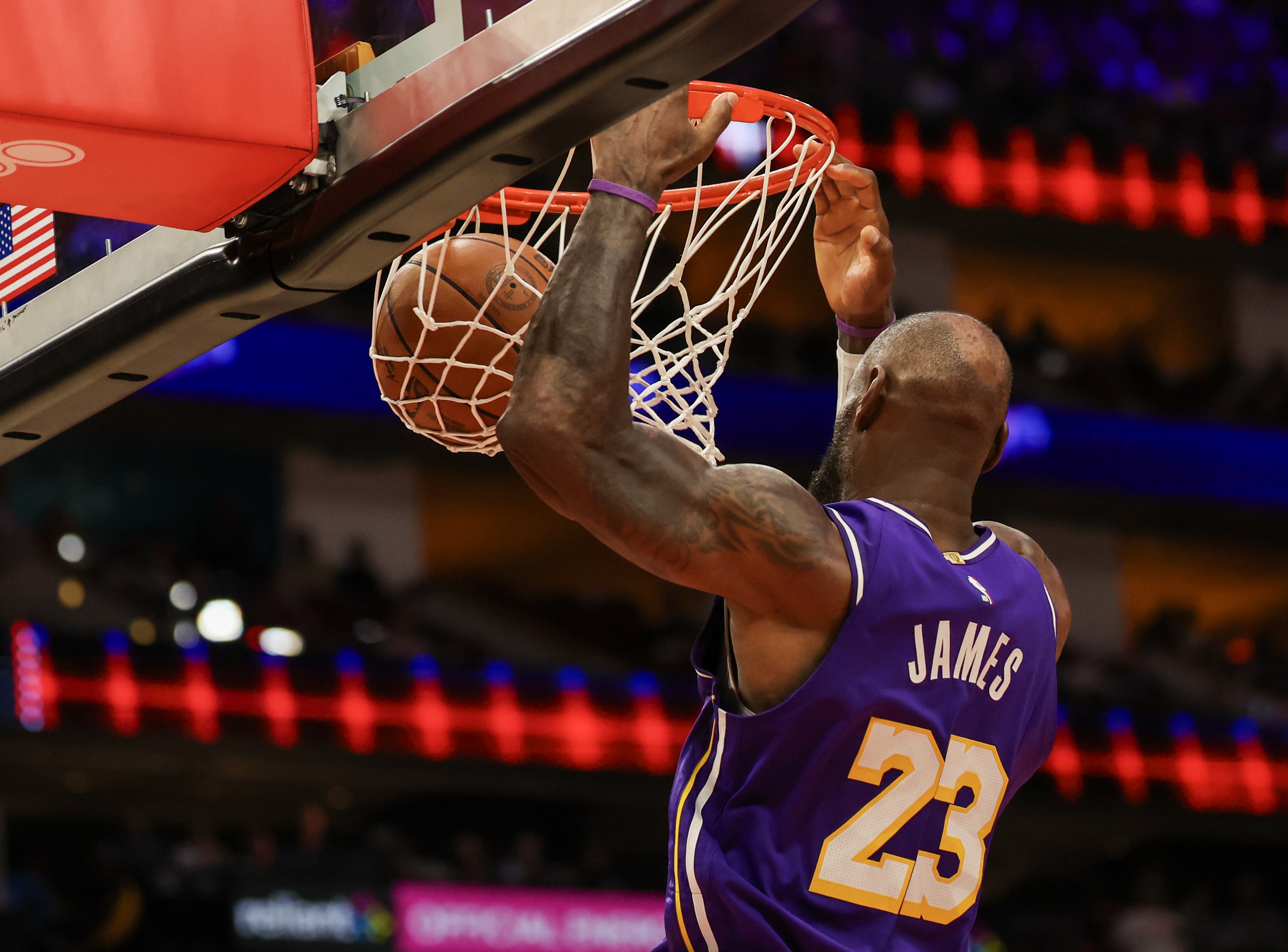 詹姆斯单场6扣篮三度空接 追平生涯空接纪录 詹姆斯单场6扣篮三度空接 追平生涯空接纪录