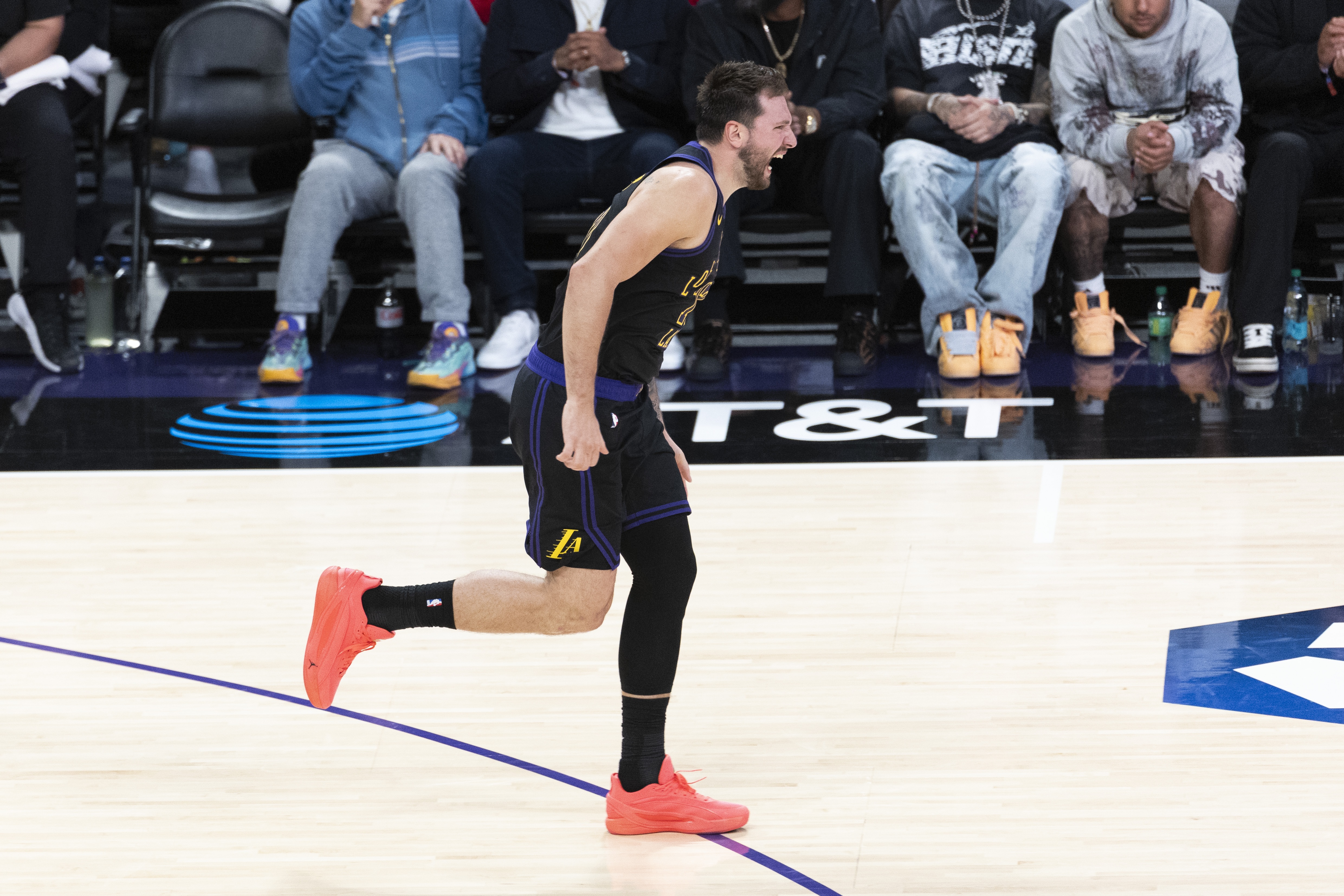 数据拆解东契奇防守进化 单防效率优于阿努诺比 数据拆解东契奇防守进化 单防效率优于阿努诺比