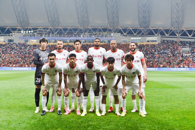 海牛主场首秀迎浙江 埃朱马复出斯特兰德贝里获家庭支援 海牛主场首秀迎浙江 埃朱马复出斯特兰德贝里获家庭支援