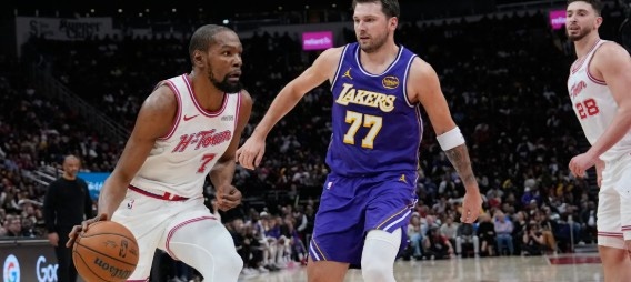 湖人三天双杀火箭 詹姆斯14中13平生涯纪录 东契奇两战76分定基调 湖人三天双杀火箭 詹姆斯14中13平生涯纪录 东契奇两战76分定基调