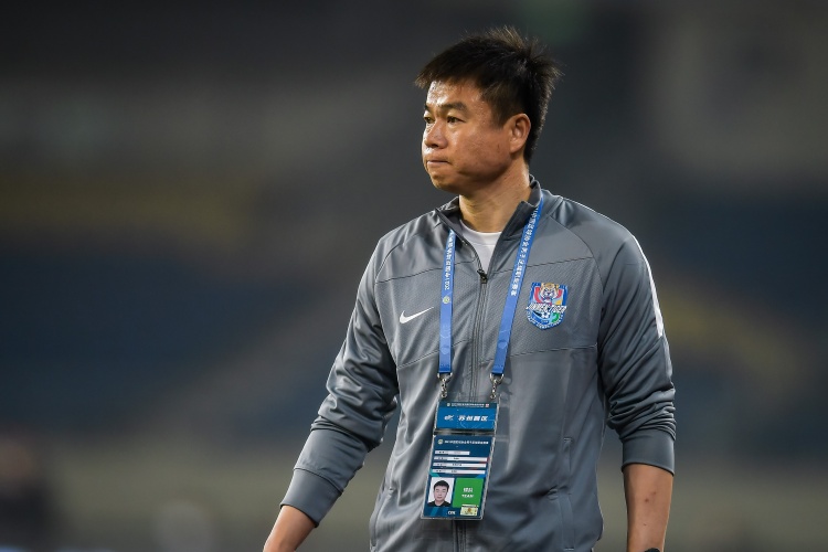 津门虎抵沈备战铁人 双方均面临阵容调整与破门压力 津门虎抵沈备战铁人 双方均面临阵容调整与破门压力