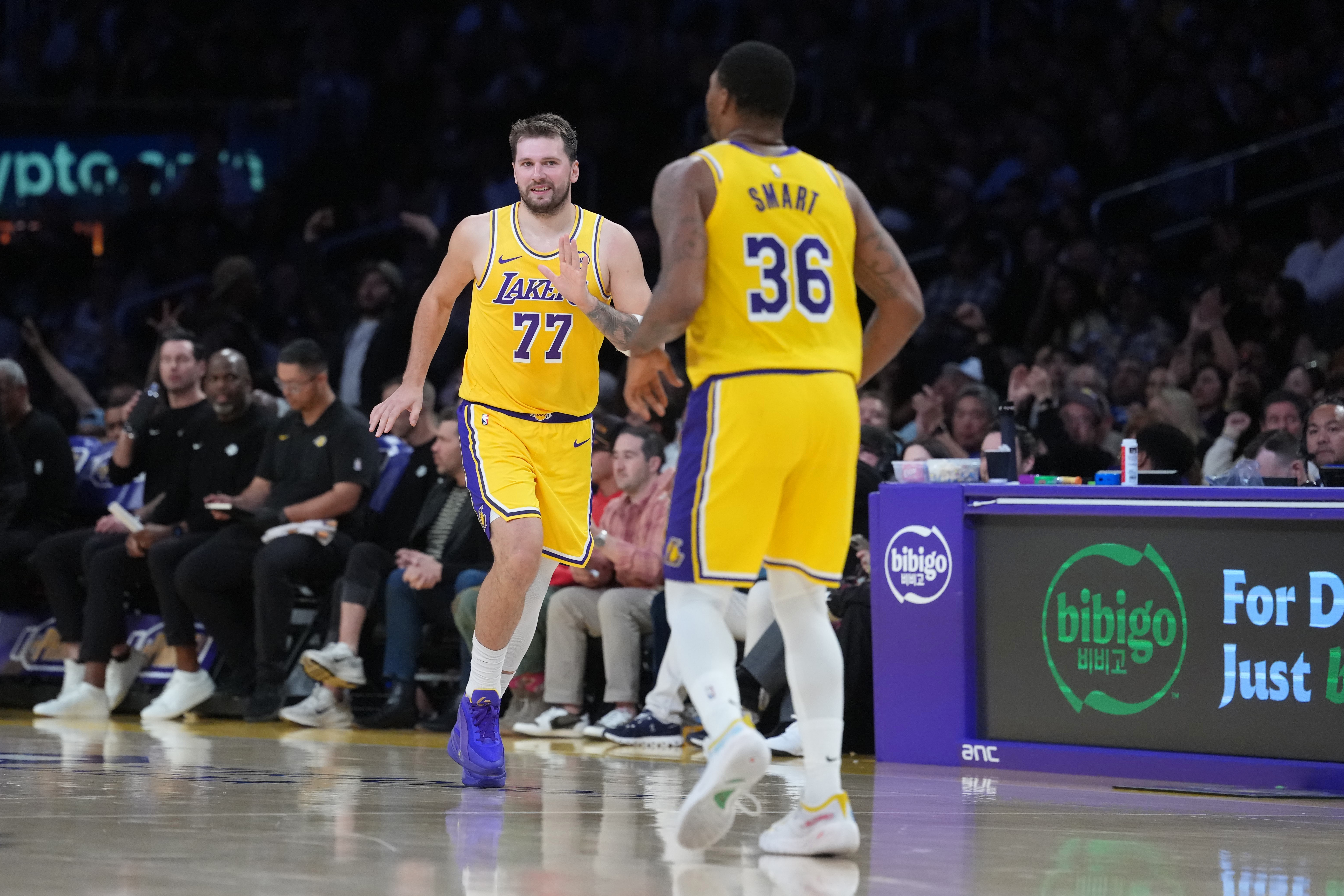 斯玛特解析背靠背苦战:勒布朗41岁仍倾尽所有 全队不找借口 斯玛特解析背靠背苦战:勒布朗41岁仍倾尽所有 全队不找借口