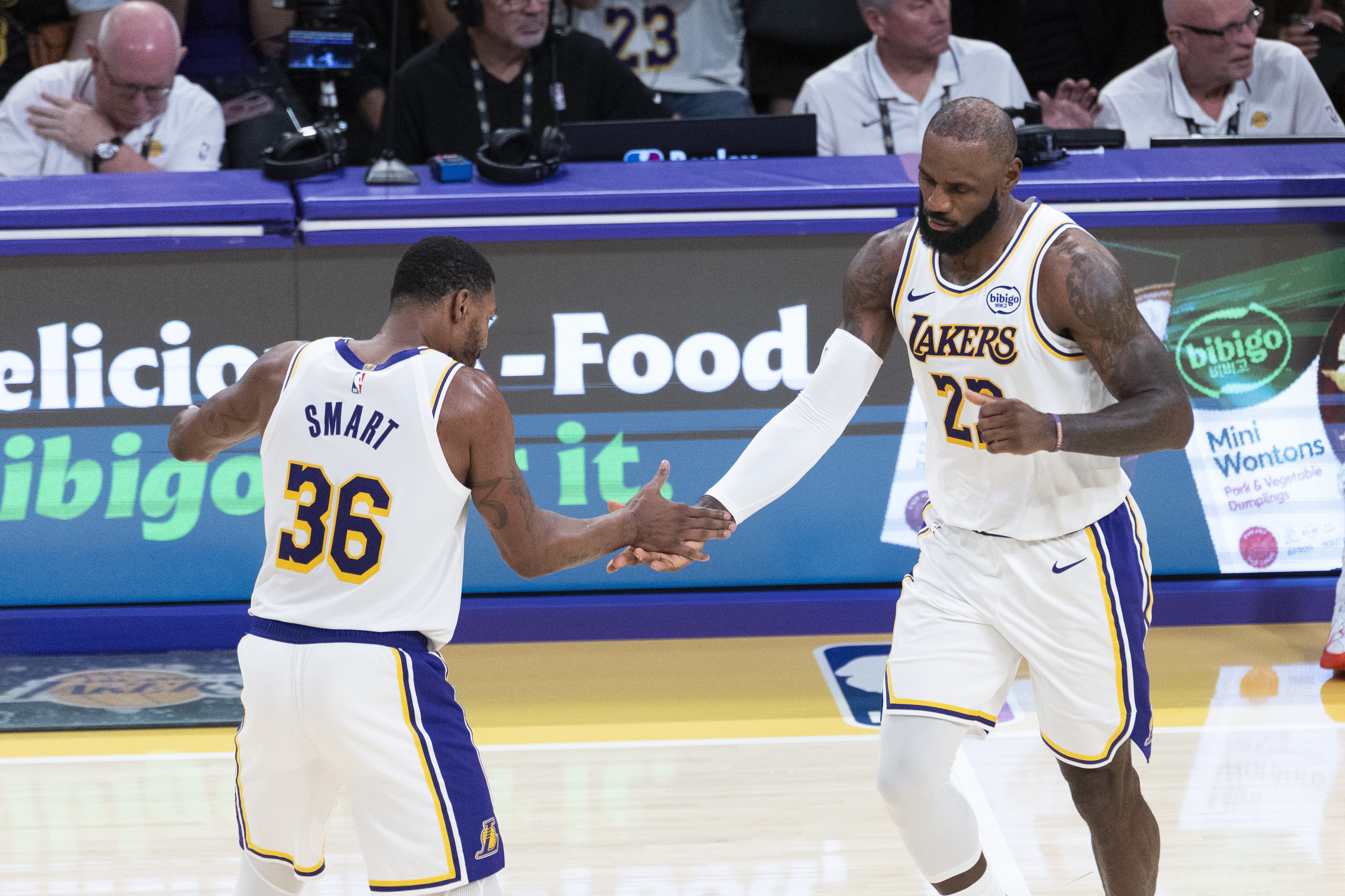 斯玛特谈詹姆斯职业典范 对抗与并肩皆为生涯注脚 斯玛特谈詹姆斯职业典范 对抗与并肩皆为生涯注脚