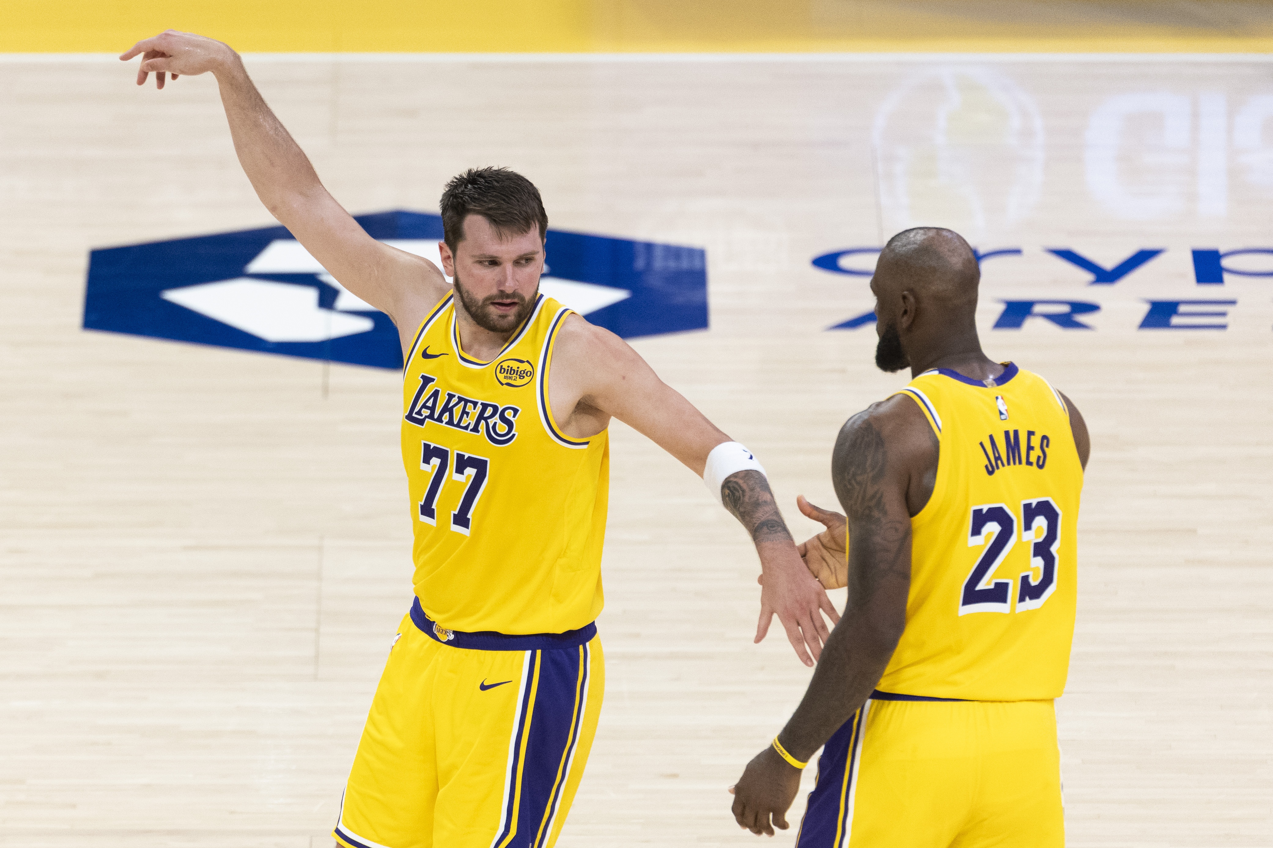 季后赛冲刺期东西部格局解析：哈登激活骑士进攻 火箭无控卫难题待解