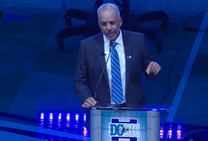 戴尔·库里30号球衣正式封存 黄蜂队史第二件退役球衣 戴尔·库里30号球衣正式封存 黄蜂队史第二件退役球衣