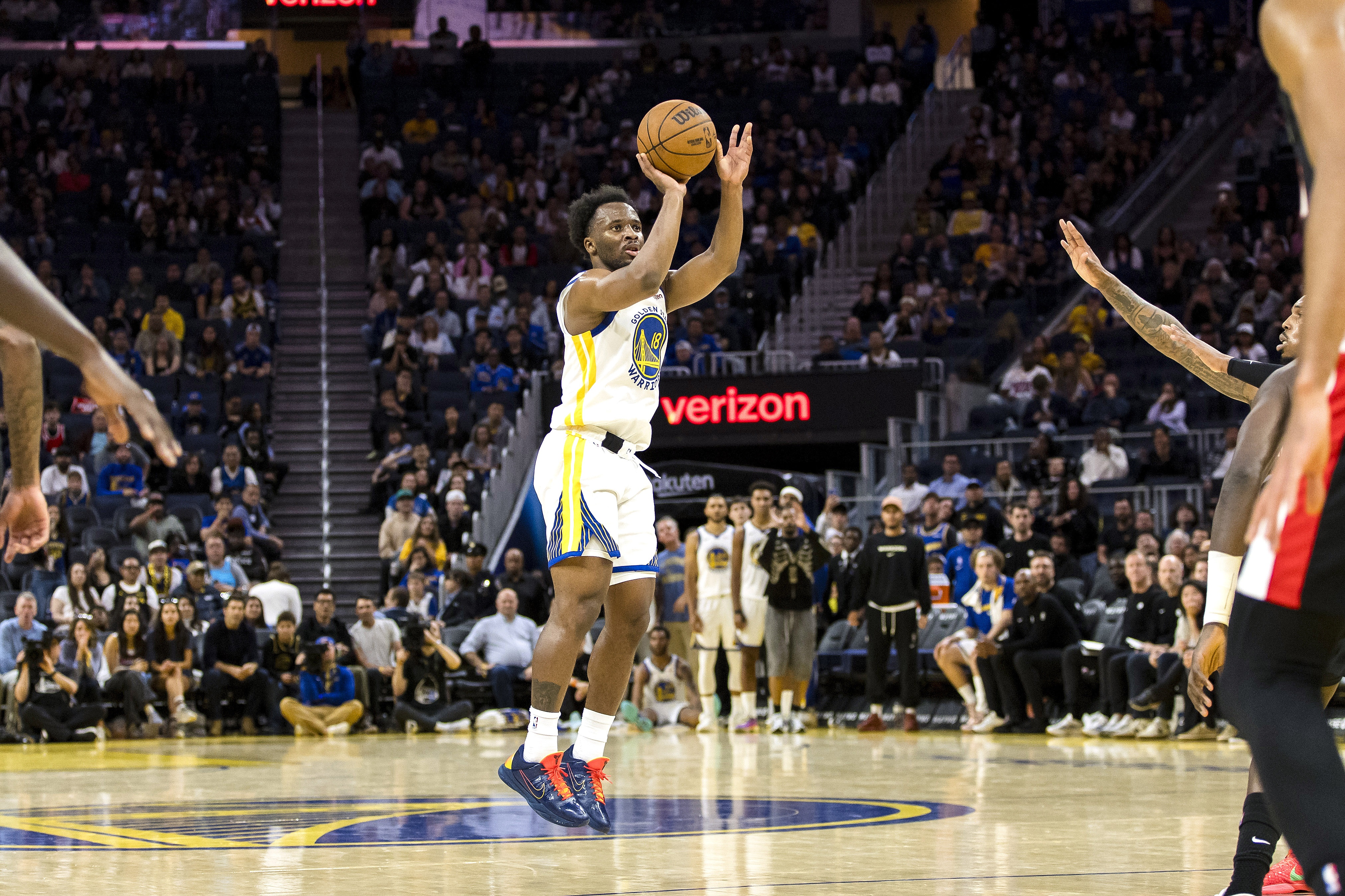 夏季联赛观察:落选秀伯顿32分钟砍23分 篮网四首轮秀集体亮相