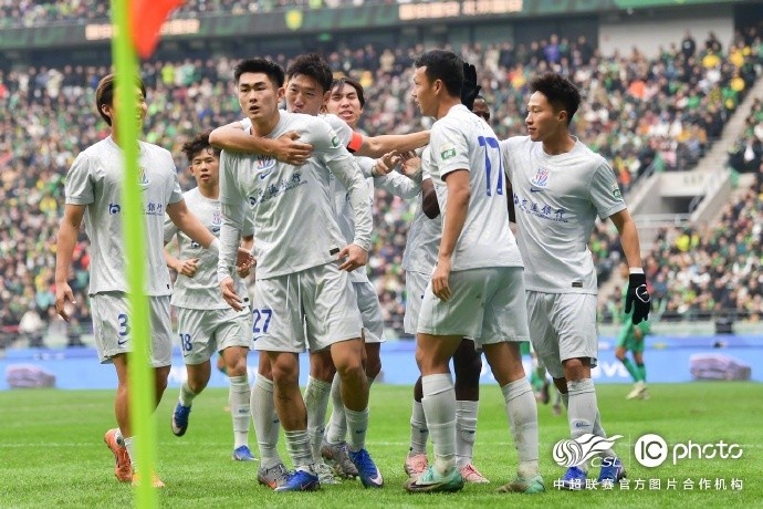 京沪德比1-1收场 陈晋一任意球救主 米内罗拉伤退场