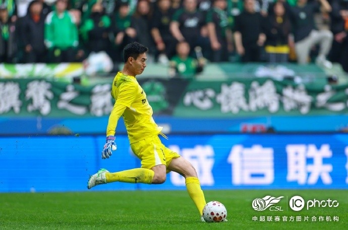 京沪德比1-1收场 陈晋一任意球救主 米内罗拉伤退场