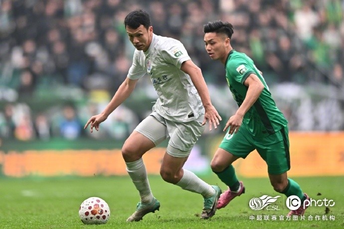 京沪德比1-1收场 陈晋一任意球救主 米内罗拉伤退场