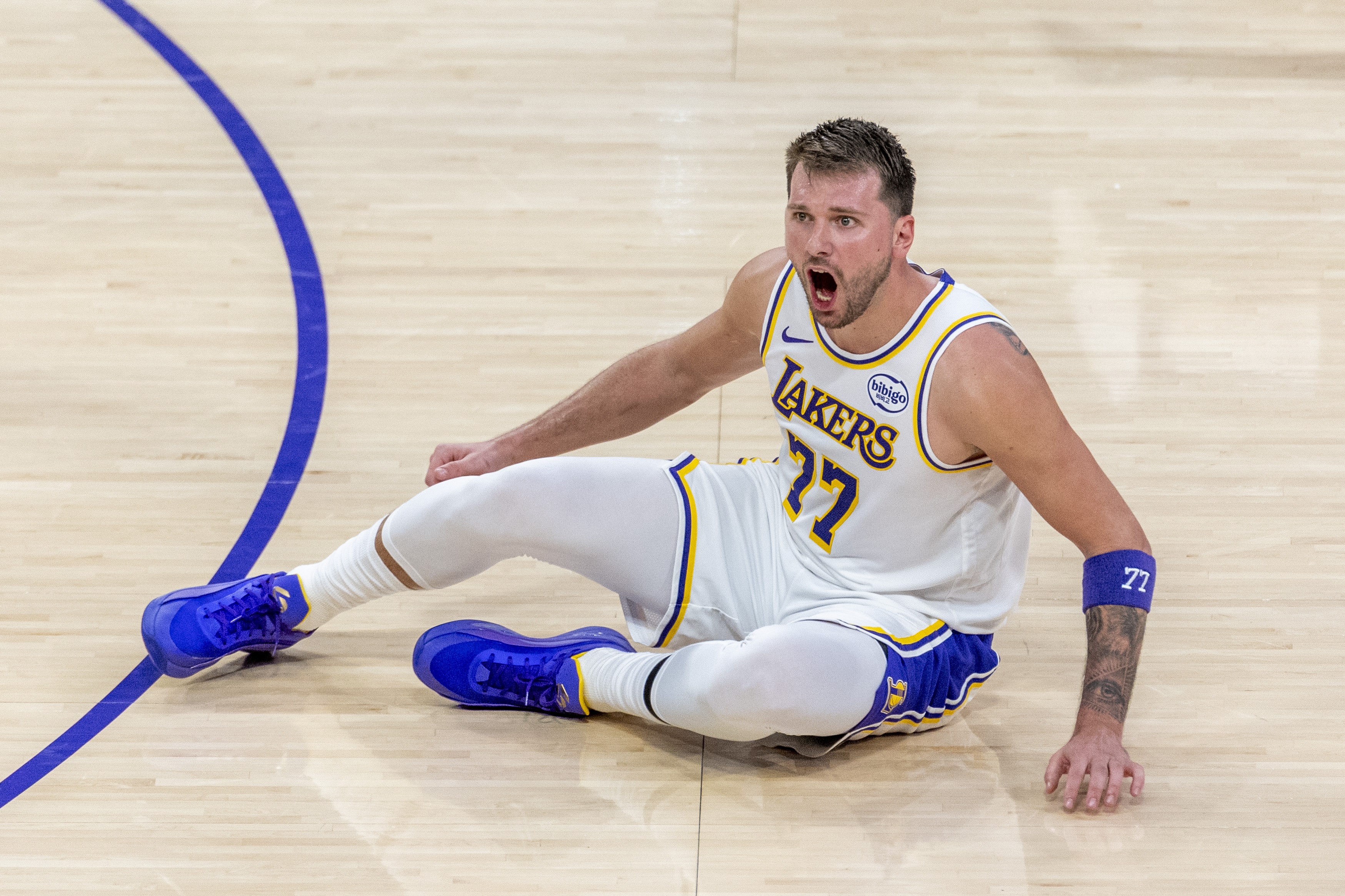 东契奇三月场均37+9+8率队8连胜 MVP竞争格局生变 东契奇三月场均37+9+8率队8连胜 MVP竞争格局生变