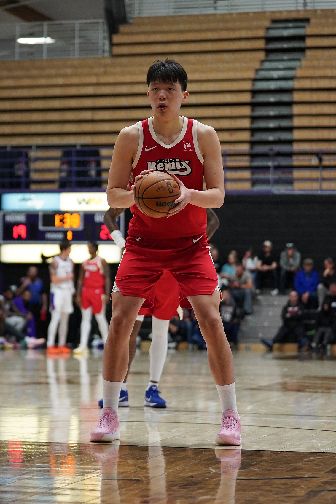 杨瀚森17+11对位富尔茨 赛后直言苦练三分与对抗 杨瀚森17+11对位富尔茨 赛后直言苦练三分与对抗