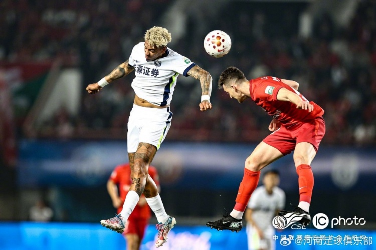 河南主场角球战术奏效 古斯塔沃破门难阻三镇客场取分